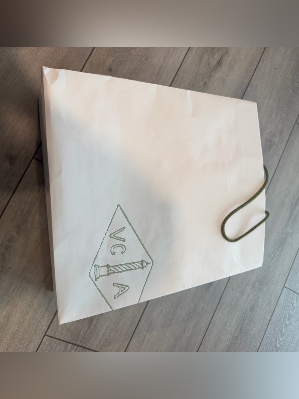 VAN CLEEF & ARPELS White and Olive Paper Gift Bag with Rope Handle